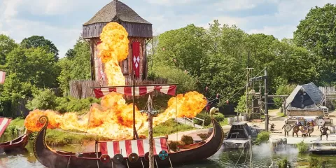 Triflamme vikings dans le spectacle éponyme du Puy du Fou