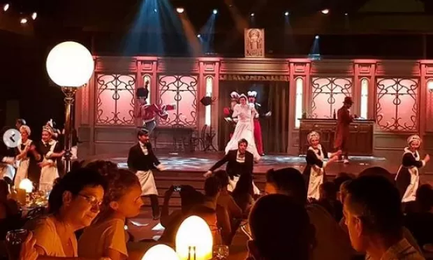 Dîner animé, Le Café de la Madelon