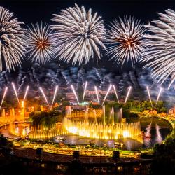 Le grand final du spectacle nocturne "La Cinéscénie" remplit le ciel d'artifices