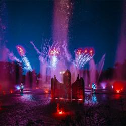 Le final du spectacle "Les Noces de Feu" accompagné par des feux d'artifices et l'orgue dans l'eau.