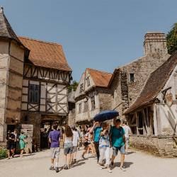 Le village Font-Rognou,une cité animée au cœur du Moyen-Age.