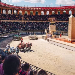 La course de char du mythique Stadium Gallo-Romain du spectacle "Le Signe du Triomphe"