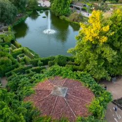 Une vue en drône du Labyrinthe des Animaux