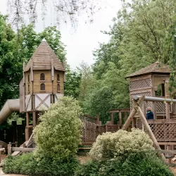 Le Repaire des Enfants au cœur de la nature du Puy du Fou.